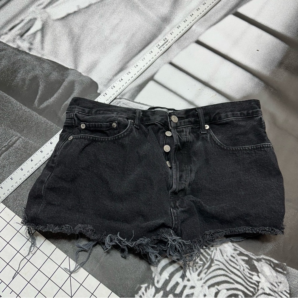 Agolde Women's Denim Cut-Off Size 29 Button Fly Jean Shorts A32 - Picture 2 of 5
